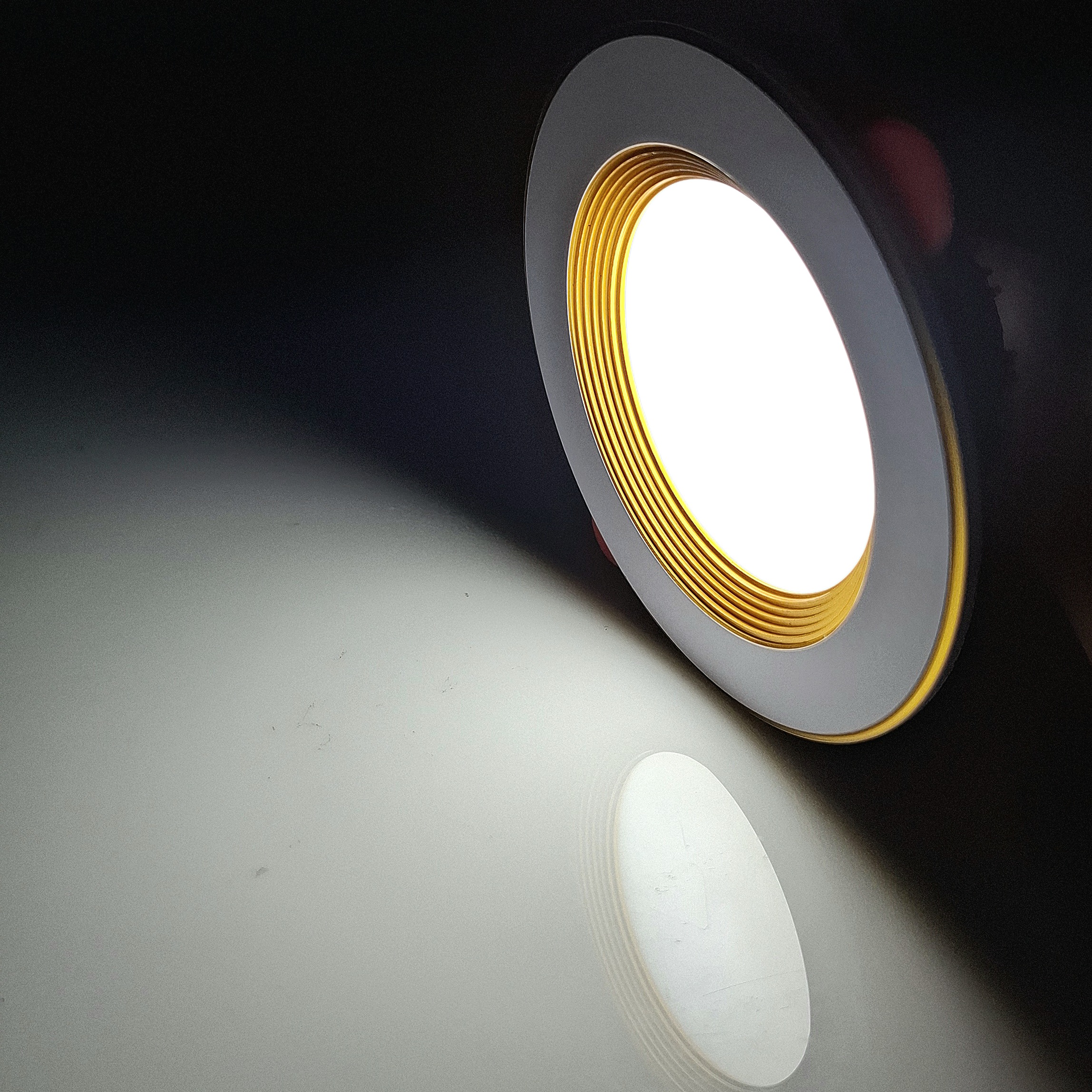 BALA DECORATIVA 12W BLANCO + DORADO INCRUSTAR LUZ BLANCA 3