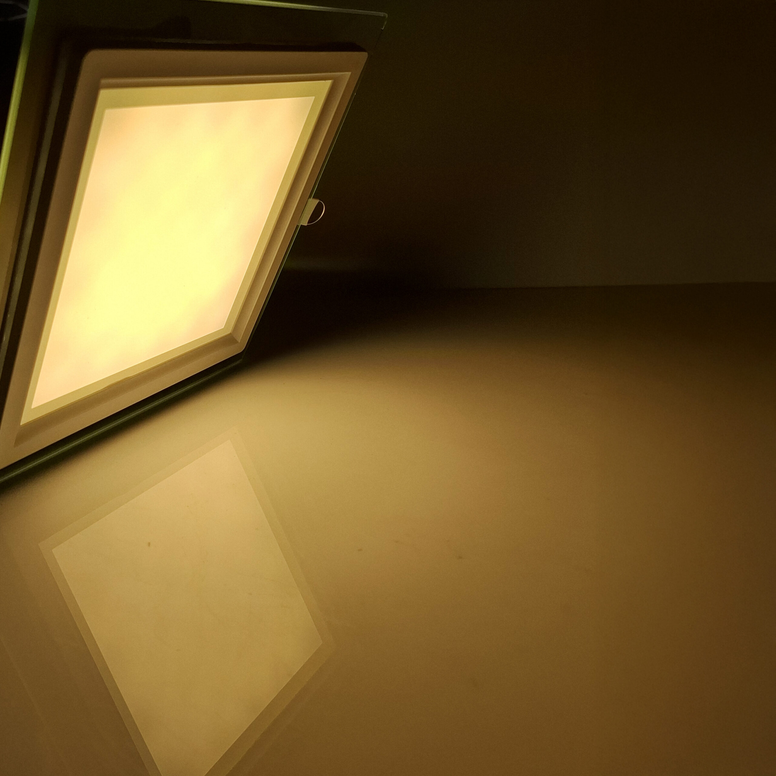 PANEL LED 24W BORDE VIDRIO CUADRADO INC BLANCO LUZ TRICOLOR