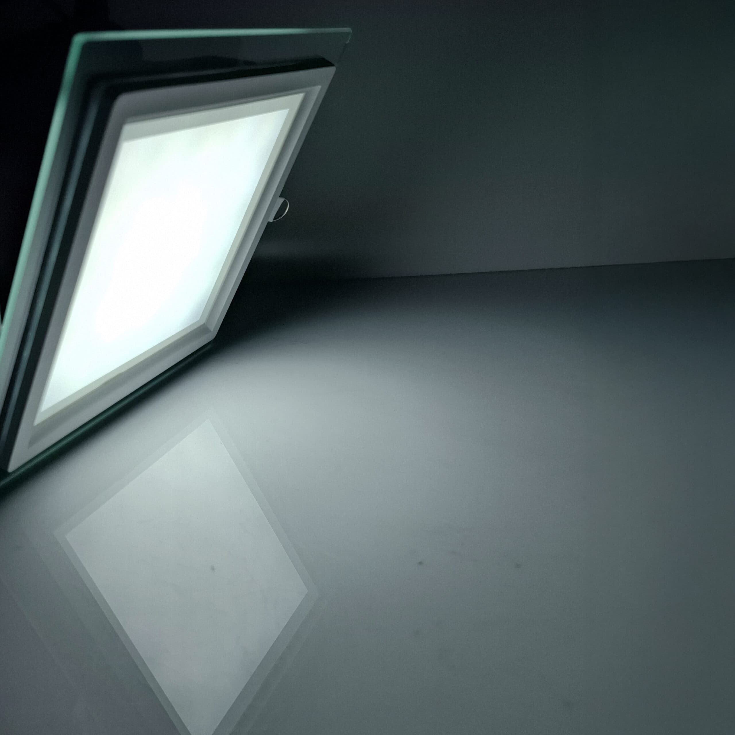 PANEL LED 6W BORDE VIDRIO CUADRADO INCRUSTAR BLANCO LUZ TRICOLOR