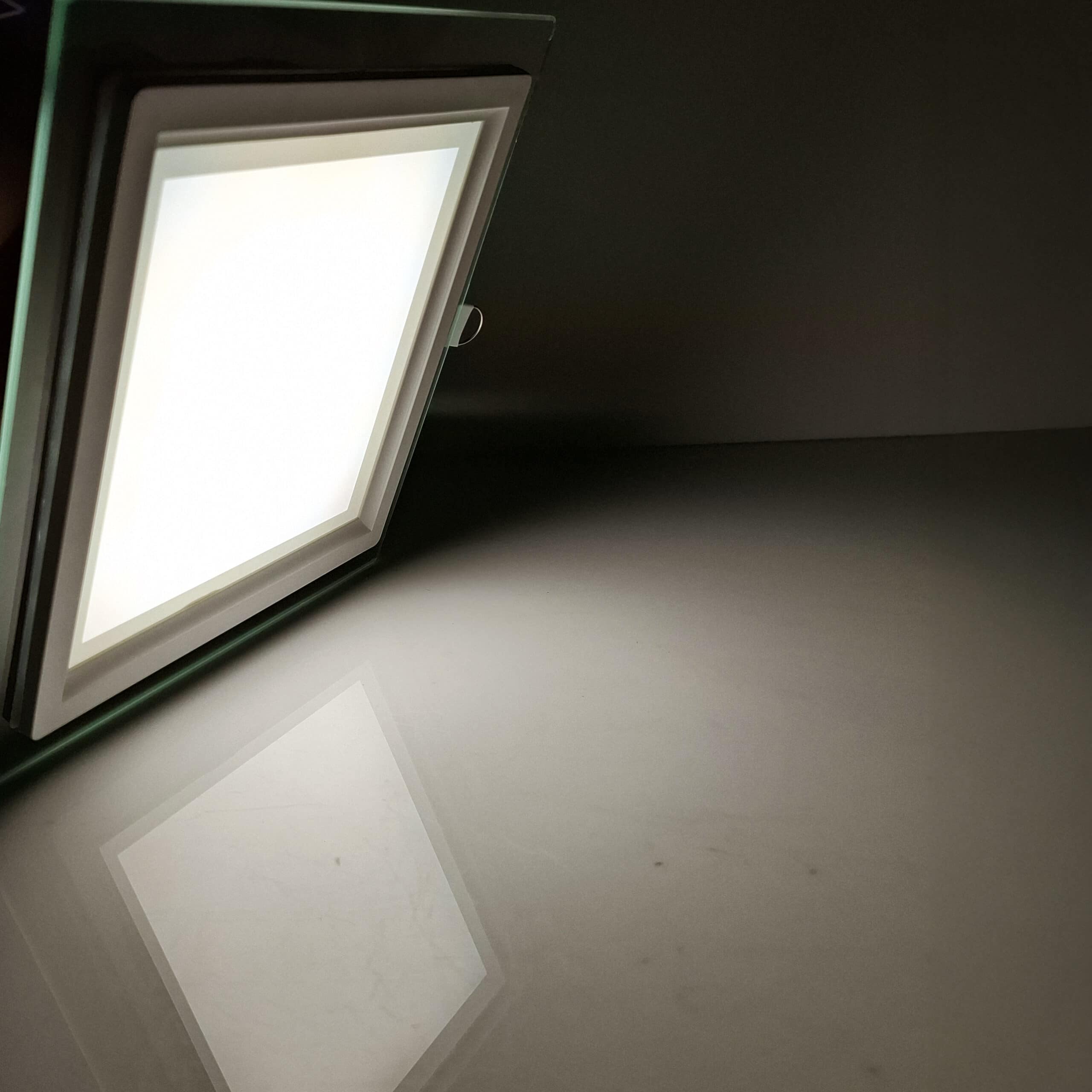 PANEL LED 6W BORDE VIDRIO CUADRADO INCRUSTAR BLANCO LUZ TRICOLOR