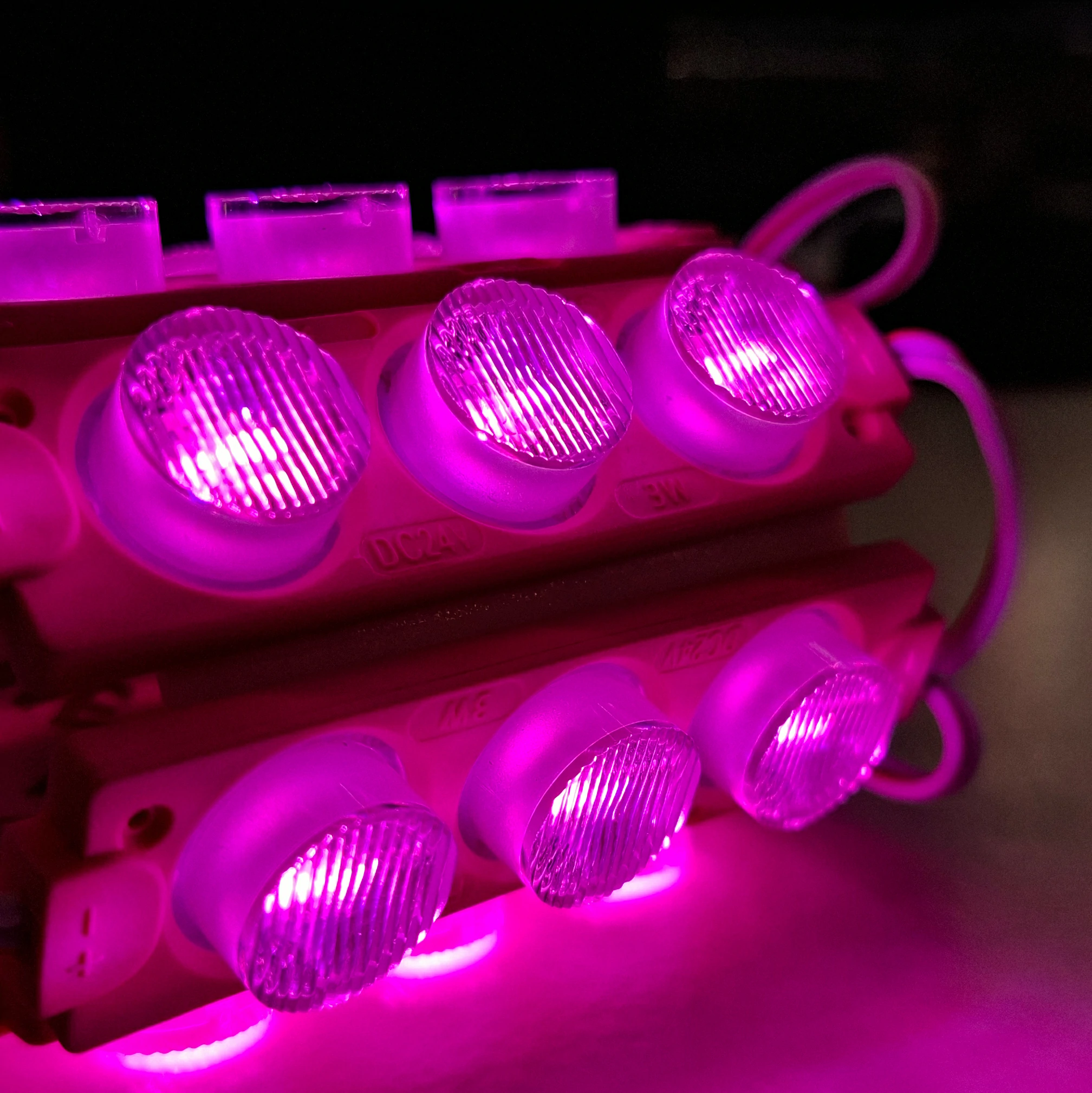 MODULO LUPA RELIEVE 24V 3030 REF 7520 3W LUZ ROSADA