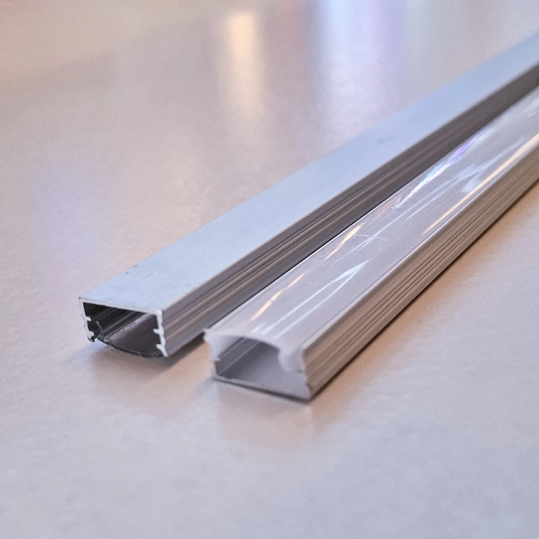 BASE METALICA CON ACRILICO OPALIZADO