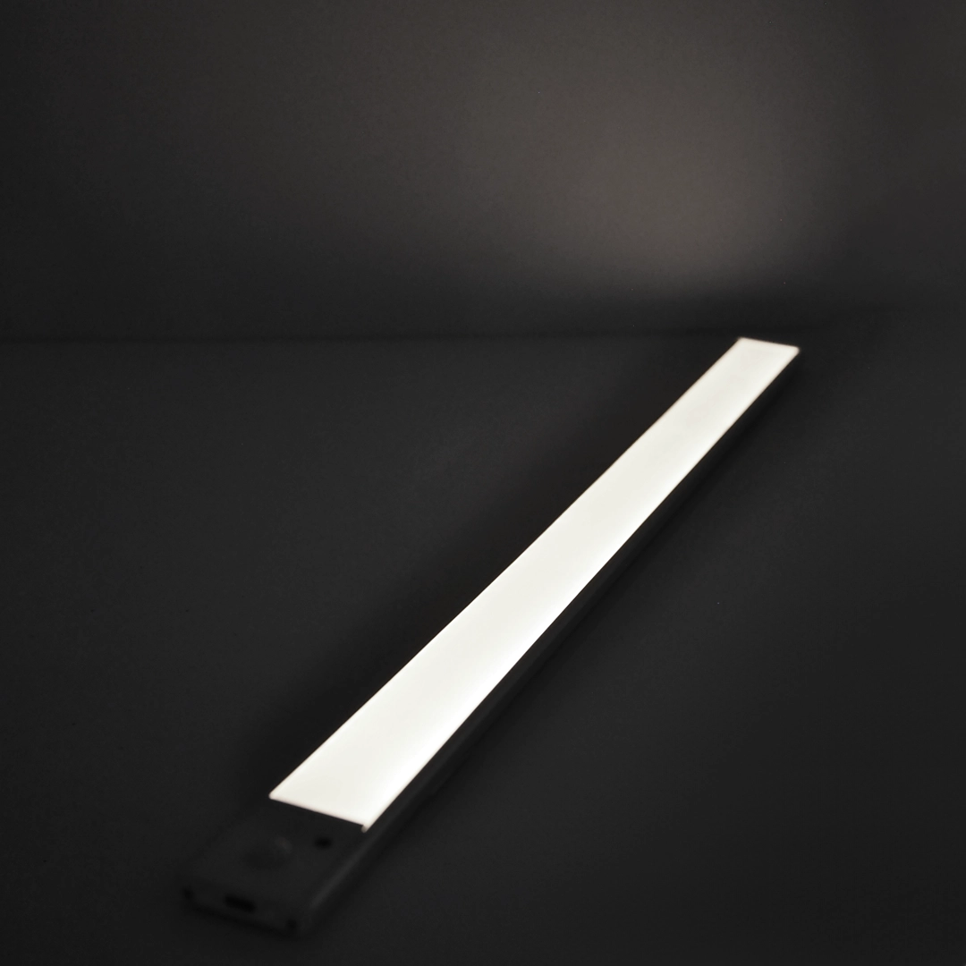 LÁMPARA ULTRA SLIM RECARGABLE CON SENSOR